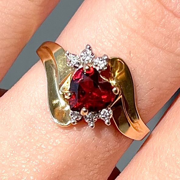 10k gold Ring With Red Heart and high quality Diamond Settings Sz. 6.5