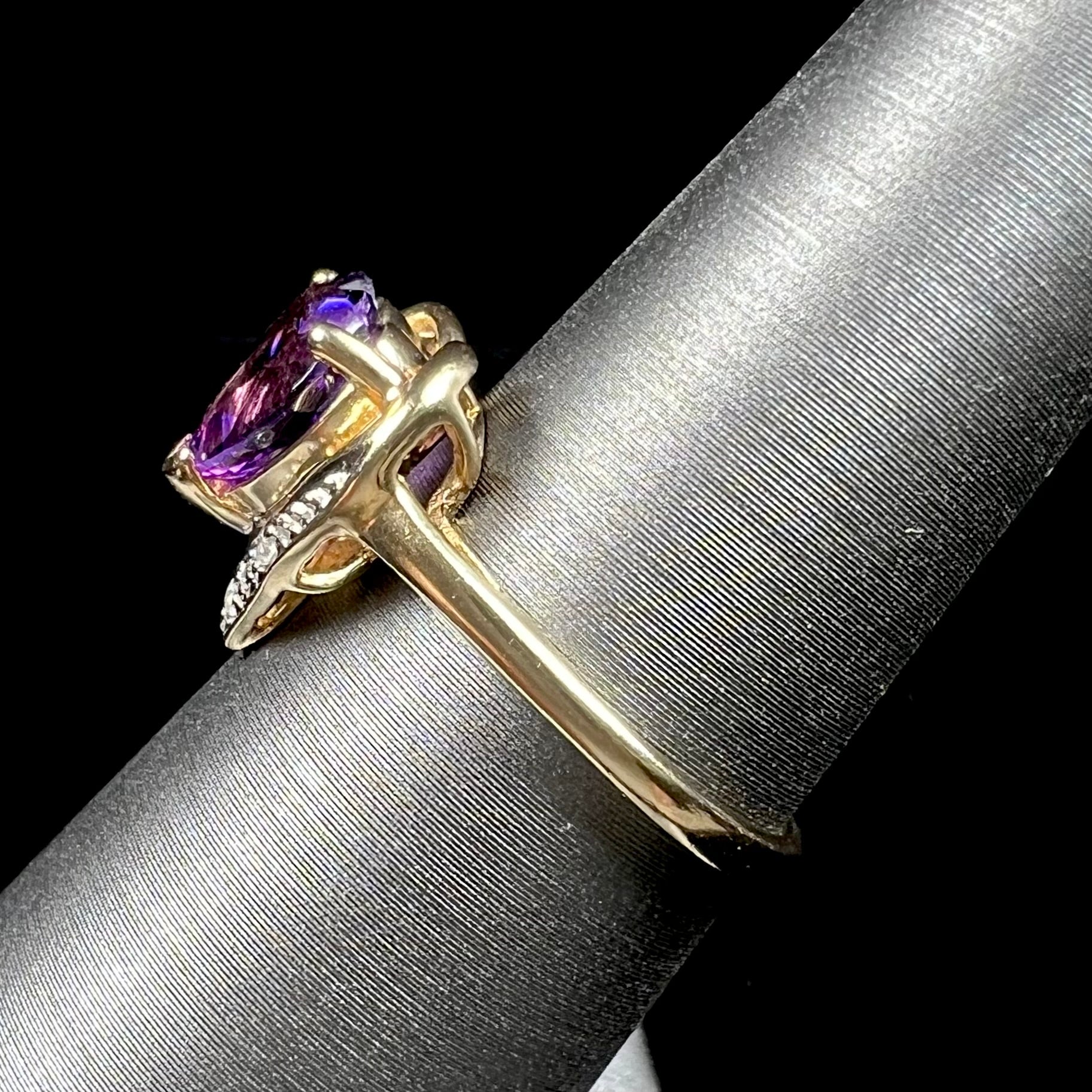 10 KT sold Gold Ring - Amethyst & a Diamond - PRICE CUT # 935B