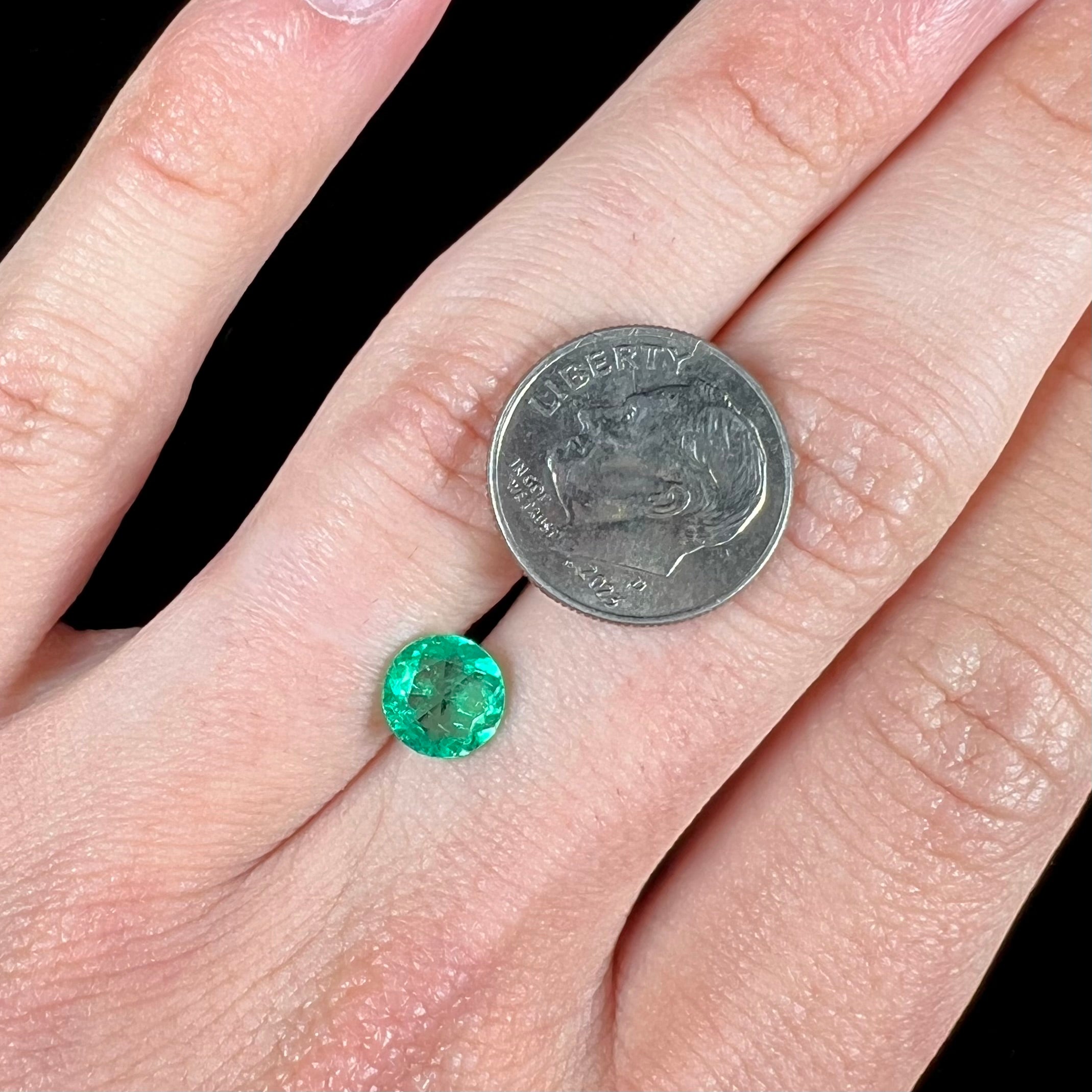 Natural 1.09ct Emerald, Round Brilliant Cut | Burton's – Burton's