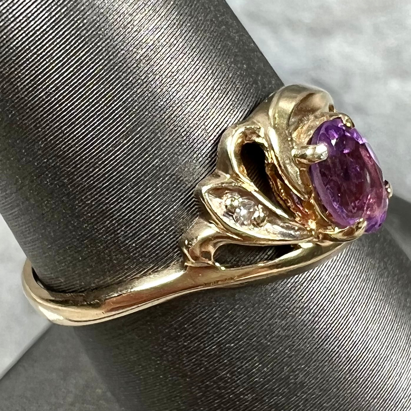 10k Gold Ring w/Amethyst & Diamond buy Accents