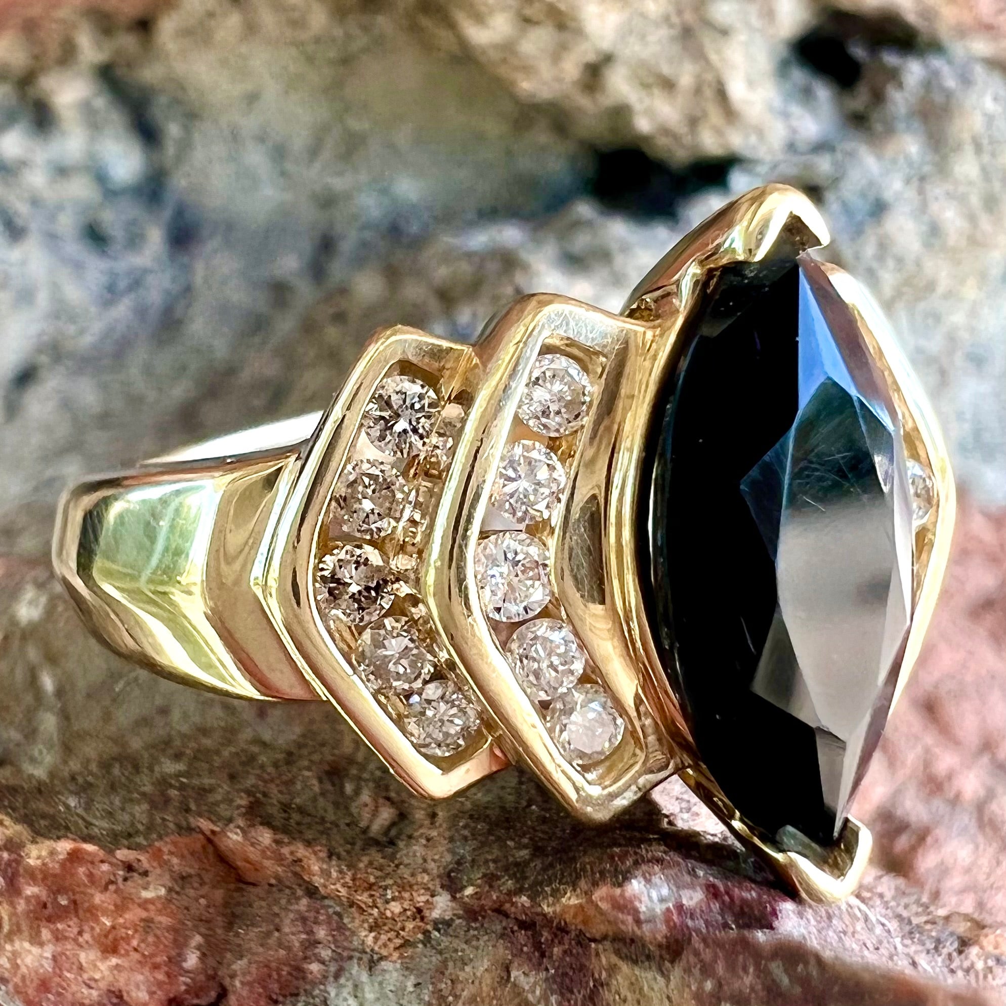 Black sapphire ring 2024 yellow gold