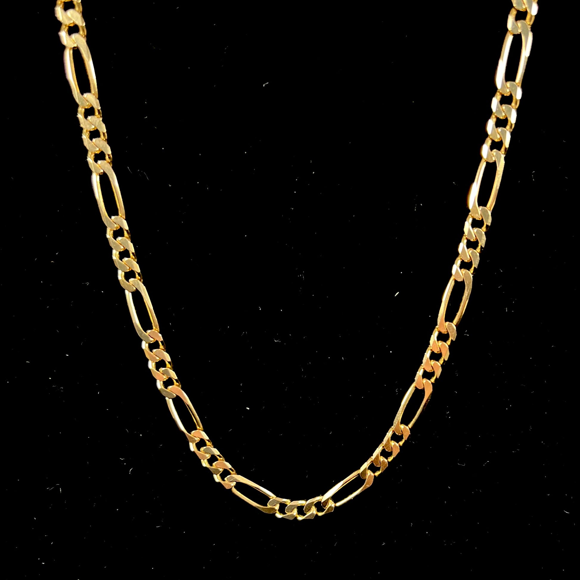 A 14k yellow gold men's figaro chain.