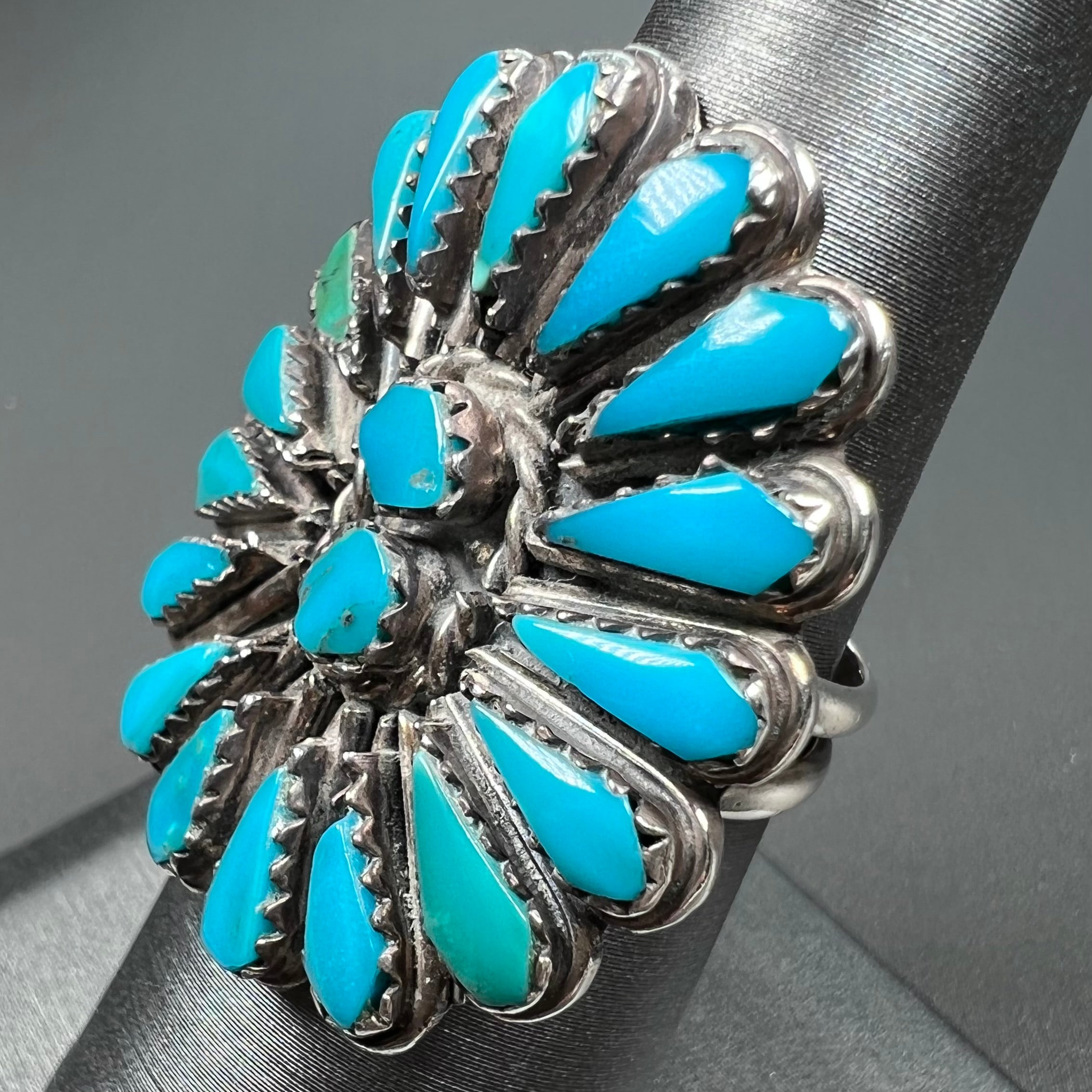 Native American Petit 2024 Point Turquoise Unsigned Sterling Silver Ring SZ 6.75