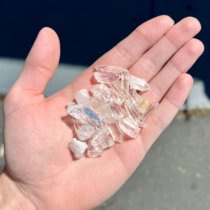 A lot of 26 small clear and white quartz crystals.